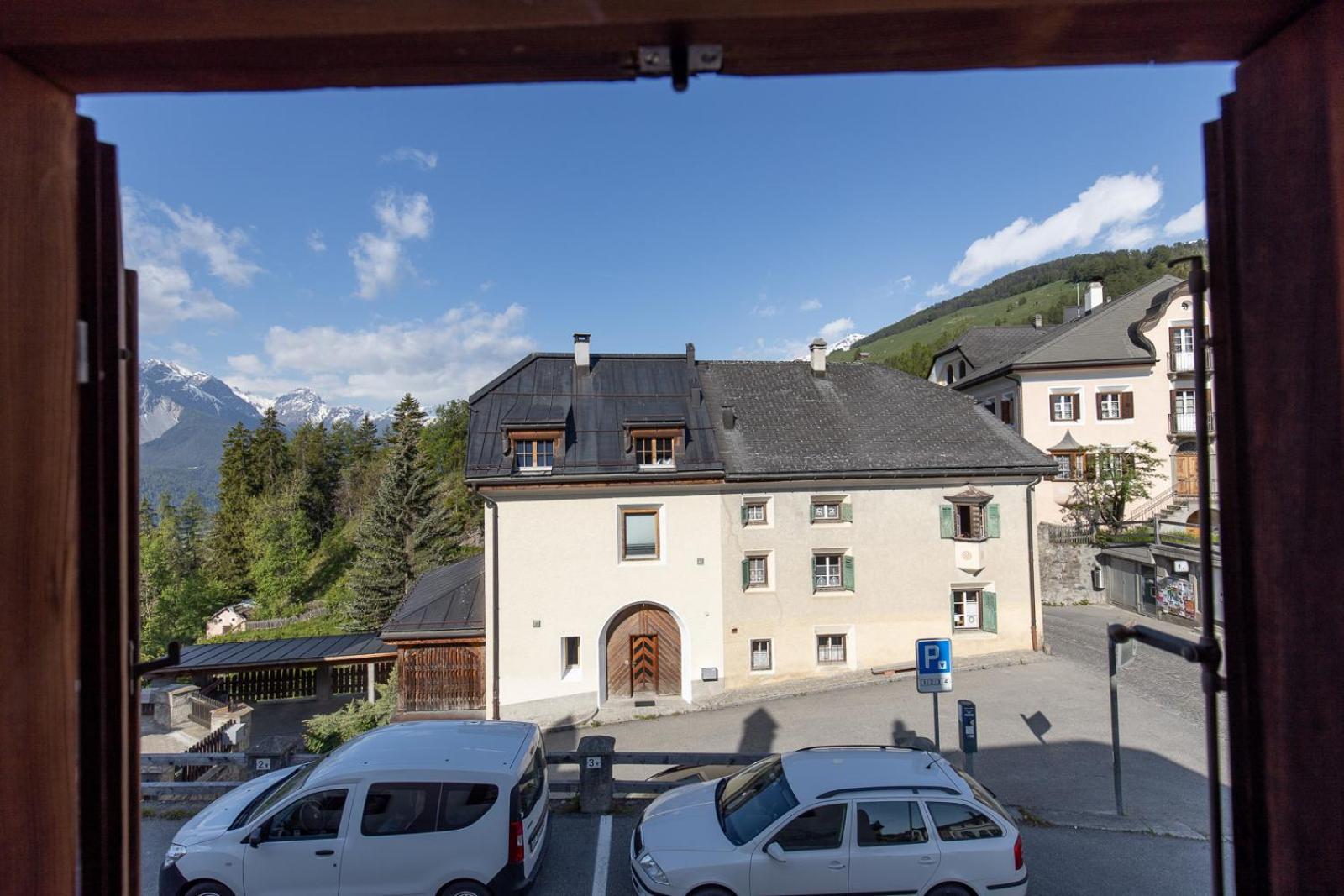 Chasa Tredeschin Apartman Scuol Kültér fotó